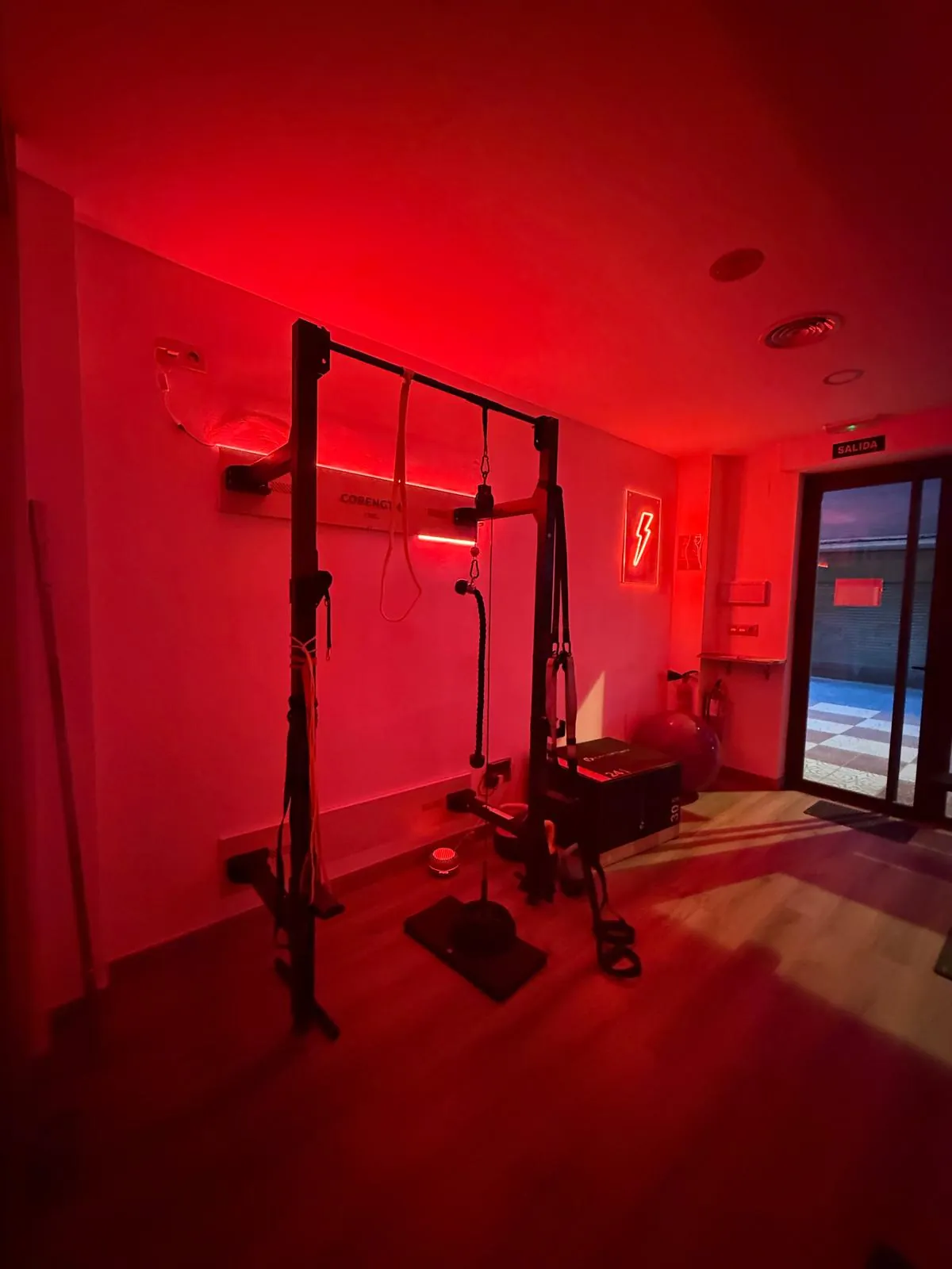 Equipamiento de fuerza del centro Red Volt